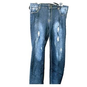 Women's Plus Size Distressed Jeans